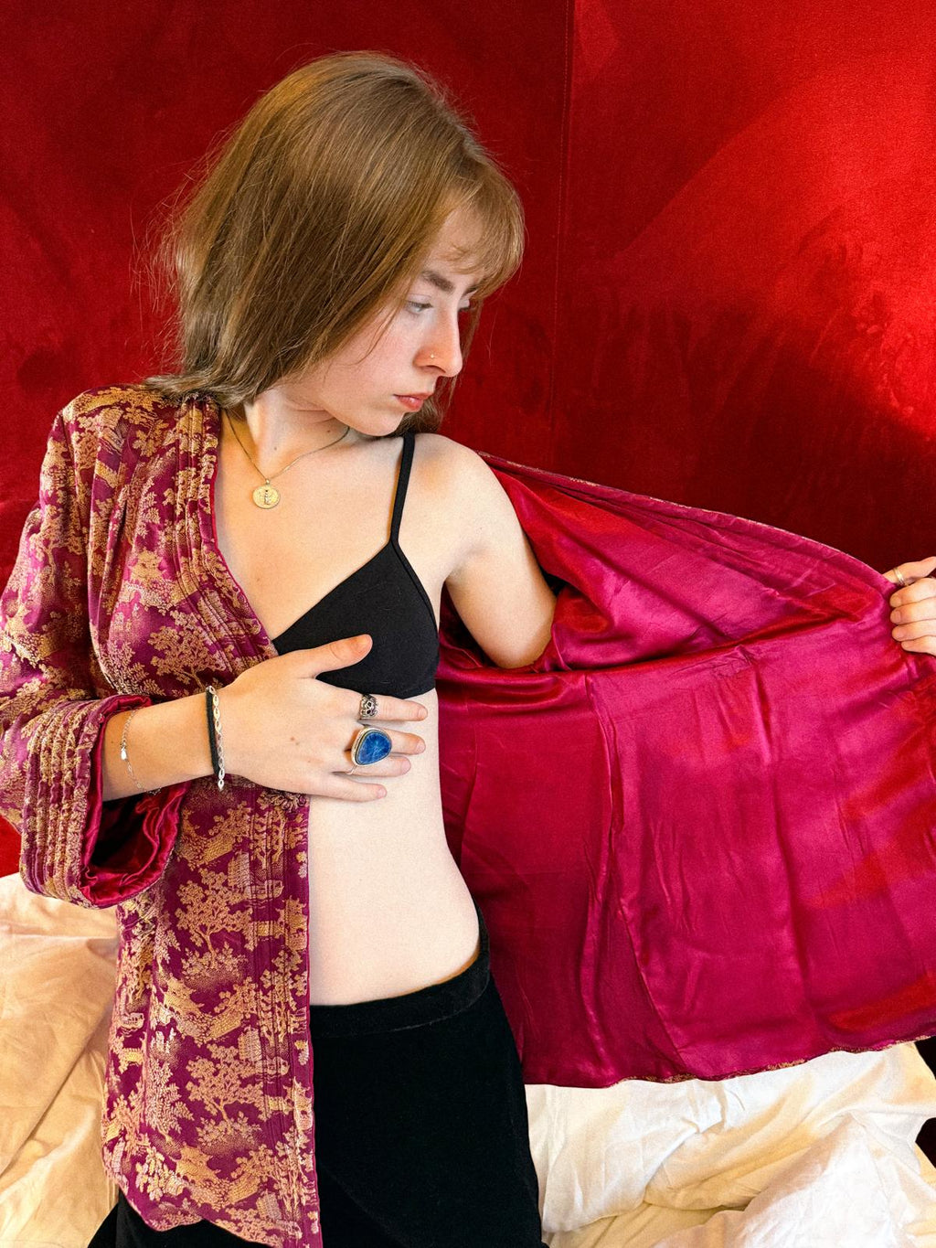 Seidenjacquardjacke aus den 1940er Jahren mit Art-Deco-Details und Froschverschlüssen