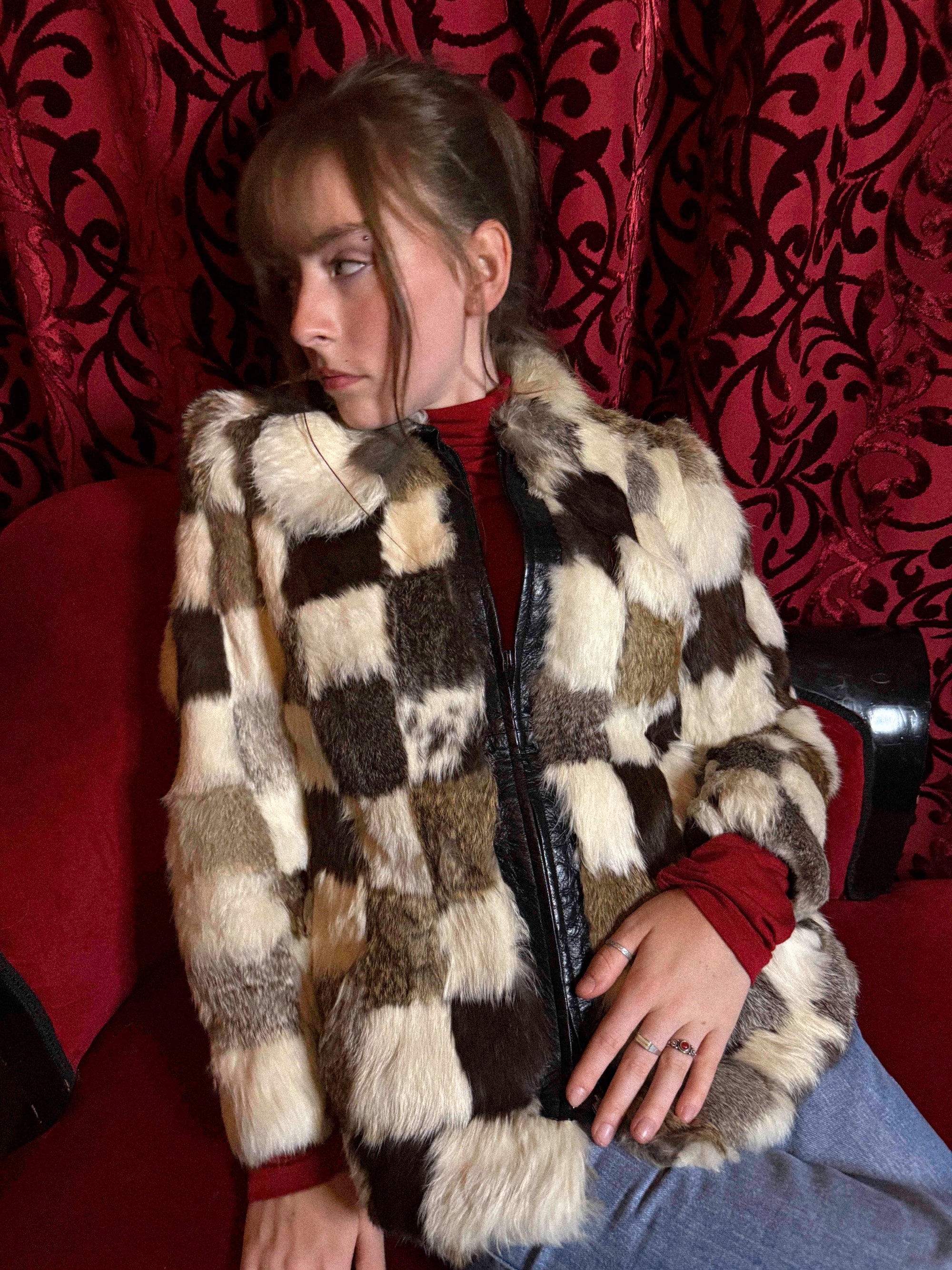 Patchwork-Jacke aus Pelz und Leder der 1970er Jahre – Schachbrettmuster mit Dolchkragen, Glam-Rock-Ikone