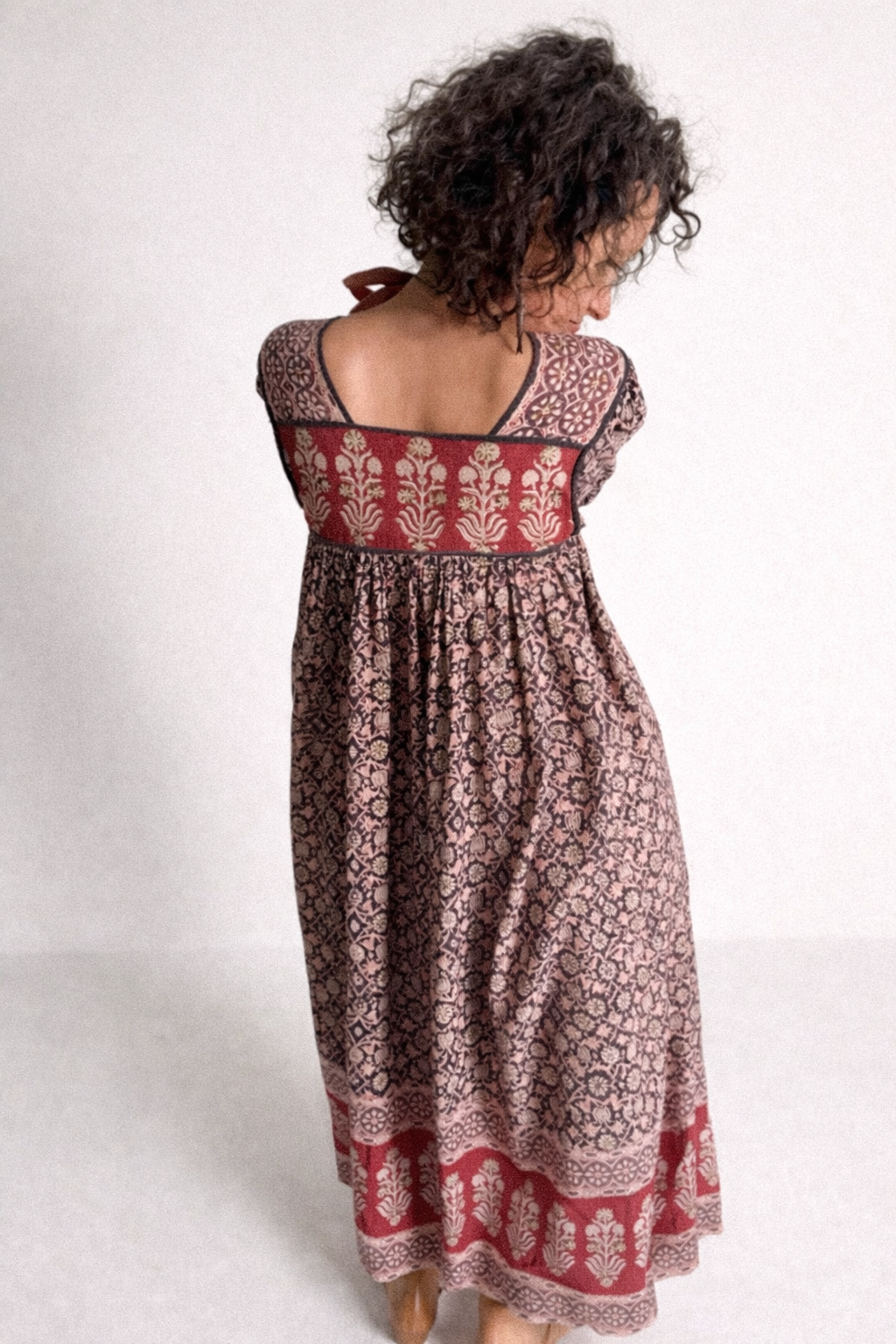 Indisches Baumwollkleid mit Blockdruck aus den 1970er Jahren und Empire-Schnitt