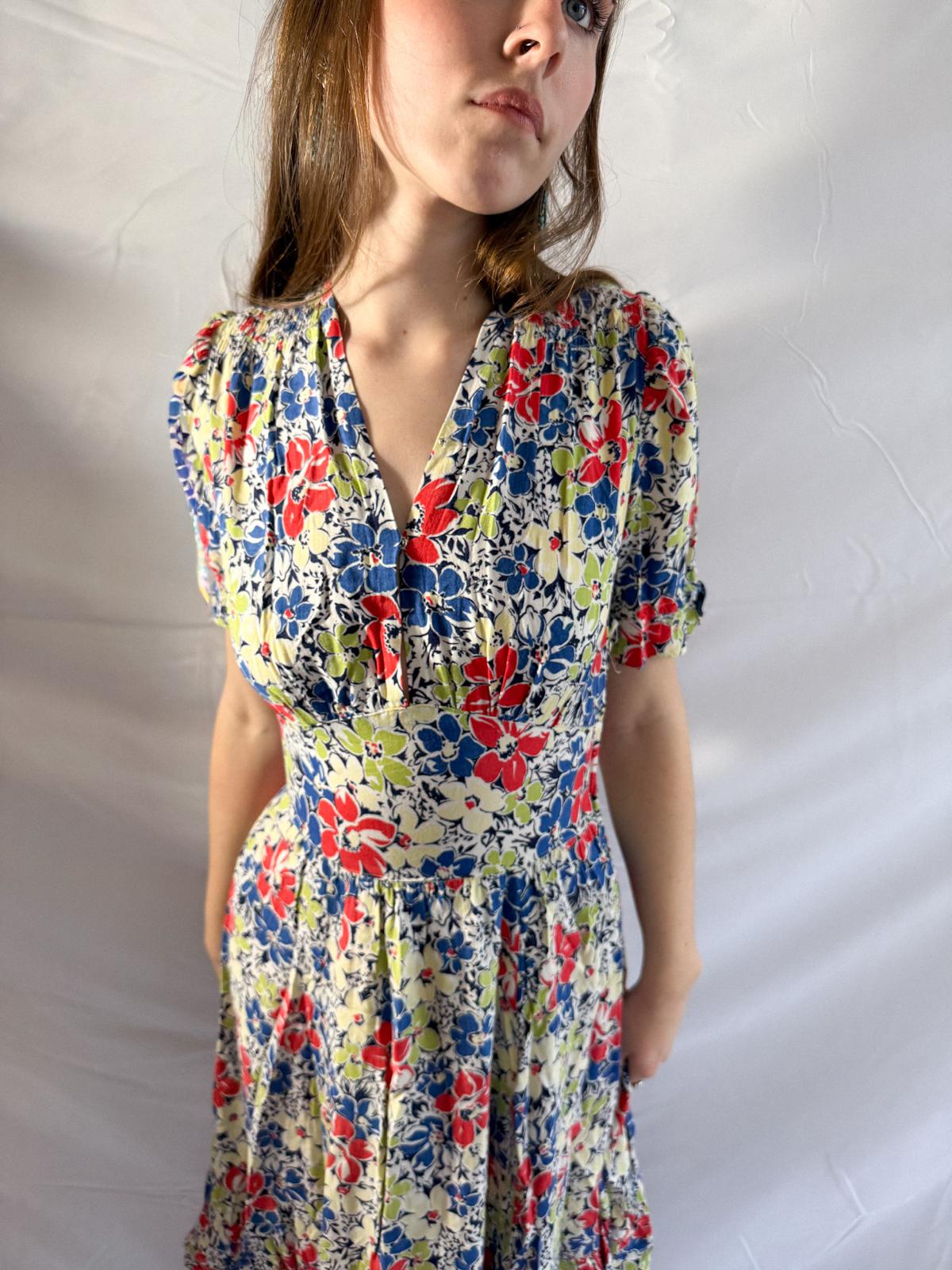 Geblümtes Baumwoll-Teekleid aus den 1940er Jahren