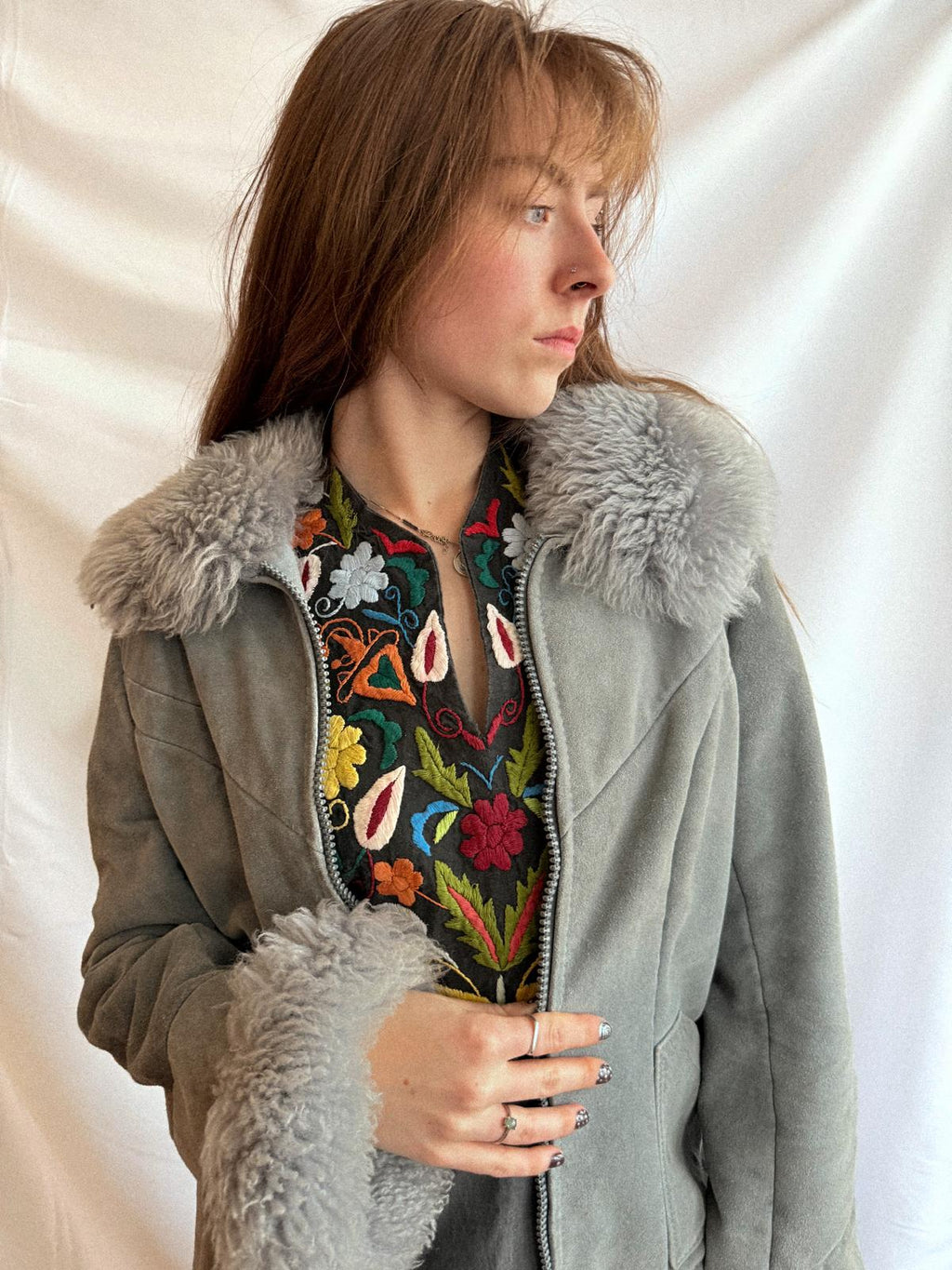 Taubenblaue Wildlederjacke aus den 1970er Jahren mit toskanischem Pelz