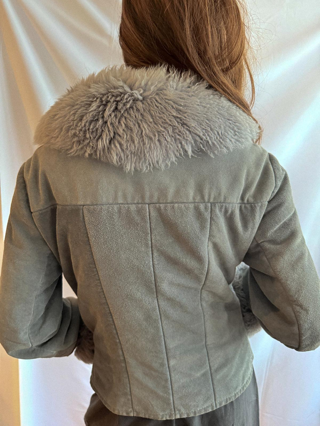 Taubenblaue Wildlederjacke aus den 1970er Jahren mit toskanischem Pelz