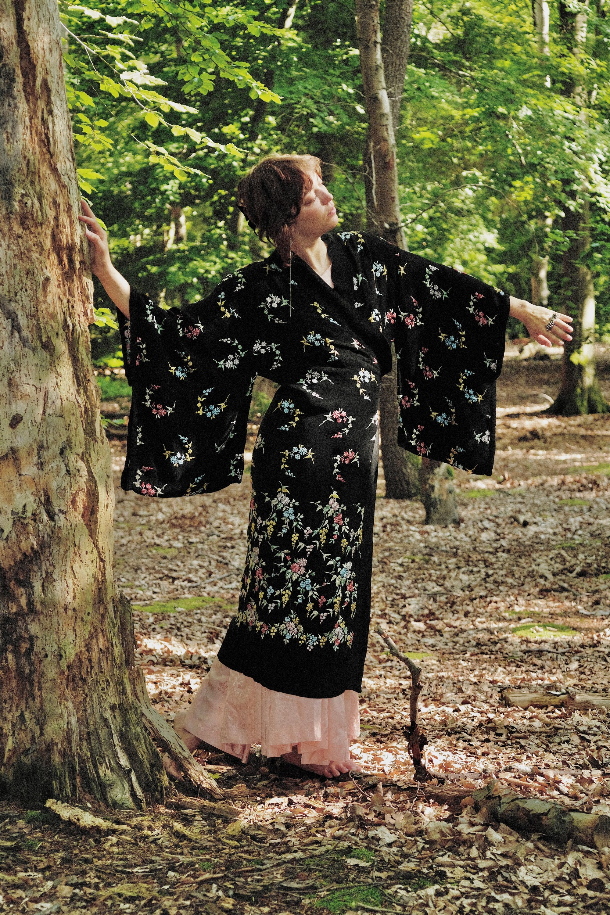 1920 Embroidered Blooms Kimono Robe