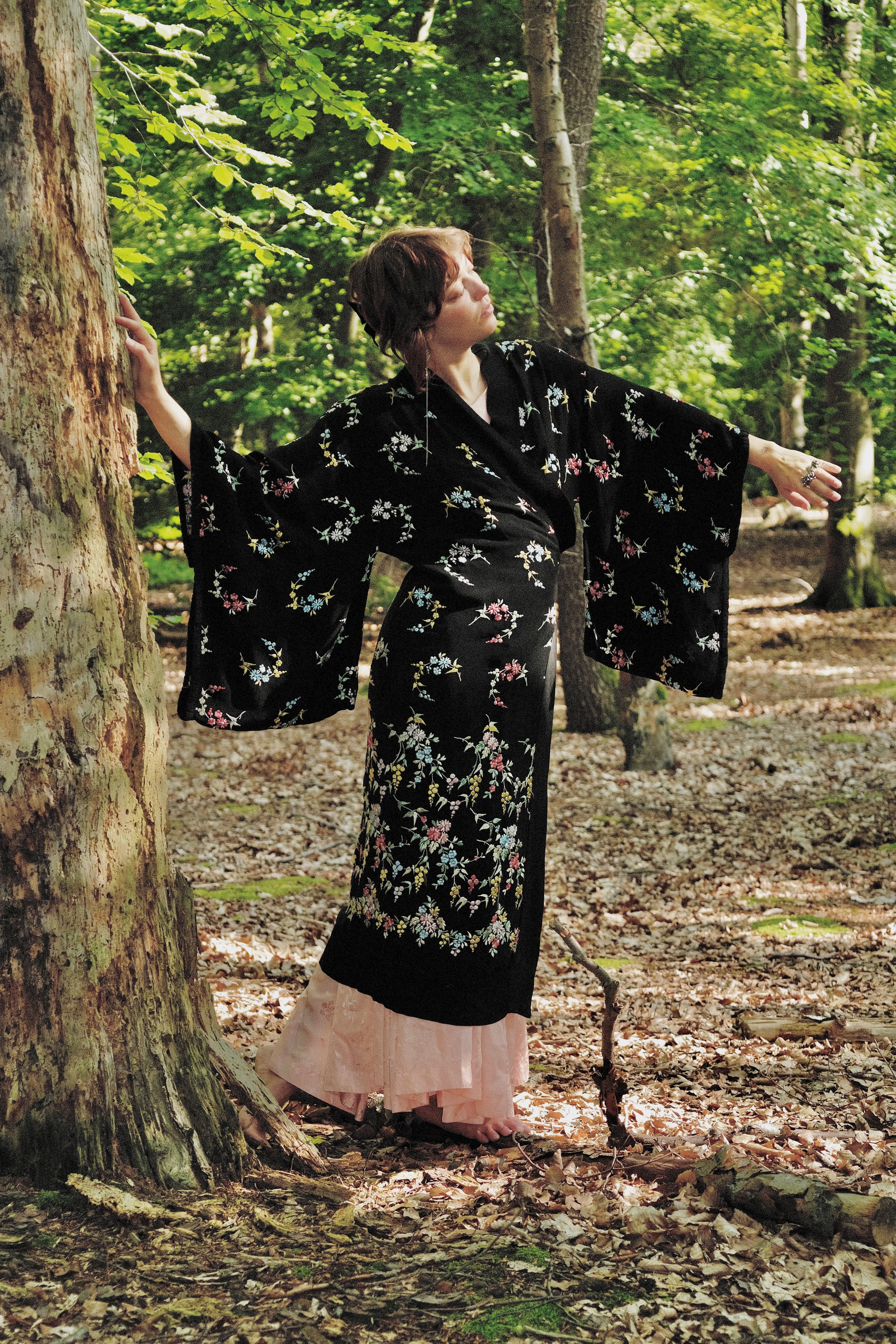 Antique 1920s Embroidered Blooms French Crepe Kimono Robe