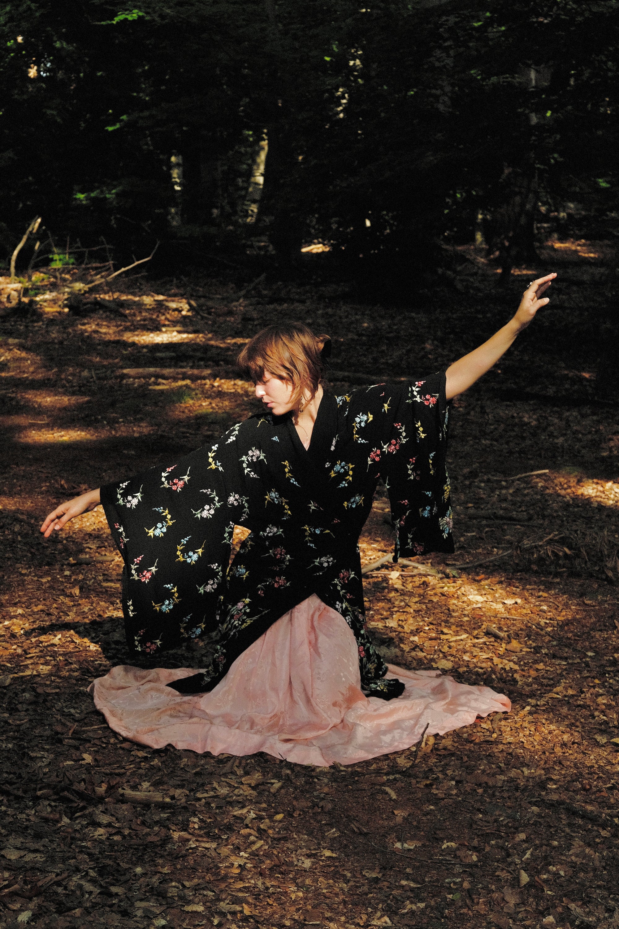 1920 Embroidered Blooms Kimono Robe