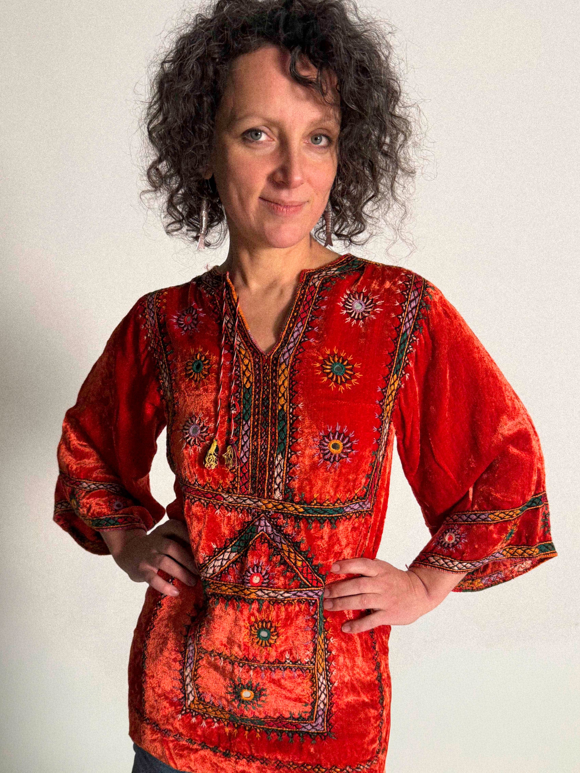 Samt-Tunika-Top aus der afghanischen Baluchi-Kultur der 1960er-70er Jahre