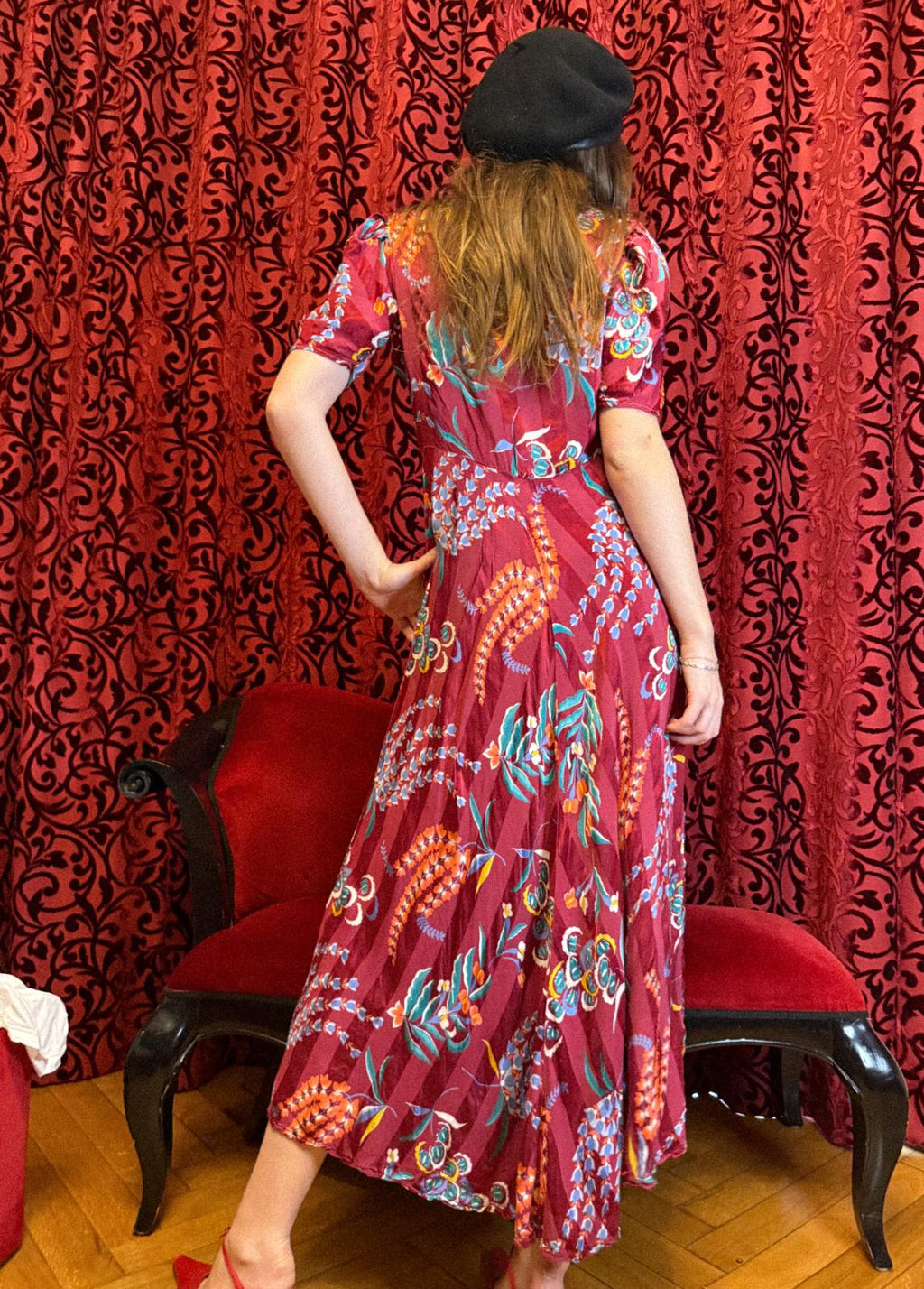 Hauskleid aus Satin mit Reißverschluss aus den 1940er Jahren