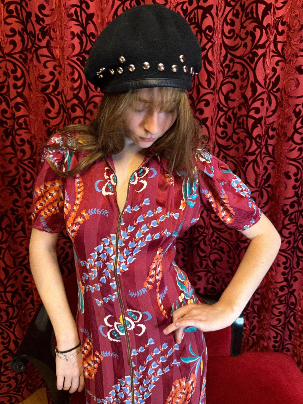 Hauskleid aus Satin mit Reißverschluss aus den 1940er Jahren