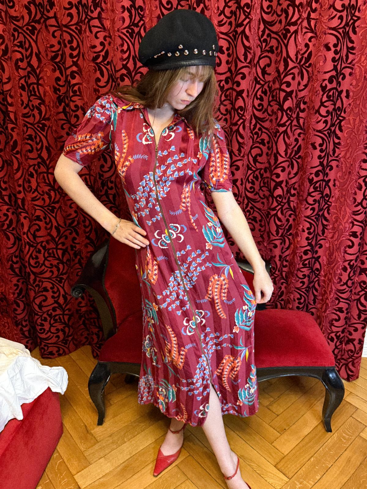 Hauskleid aus Satin mit Reißverschluss aus den 1940er Jahren