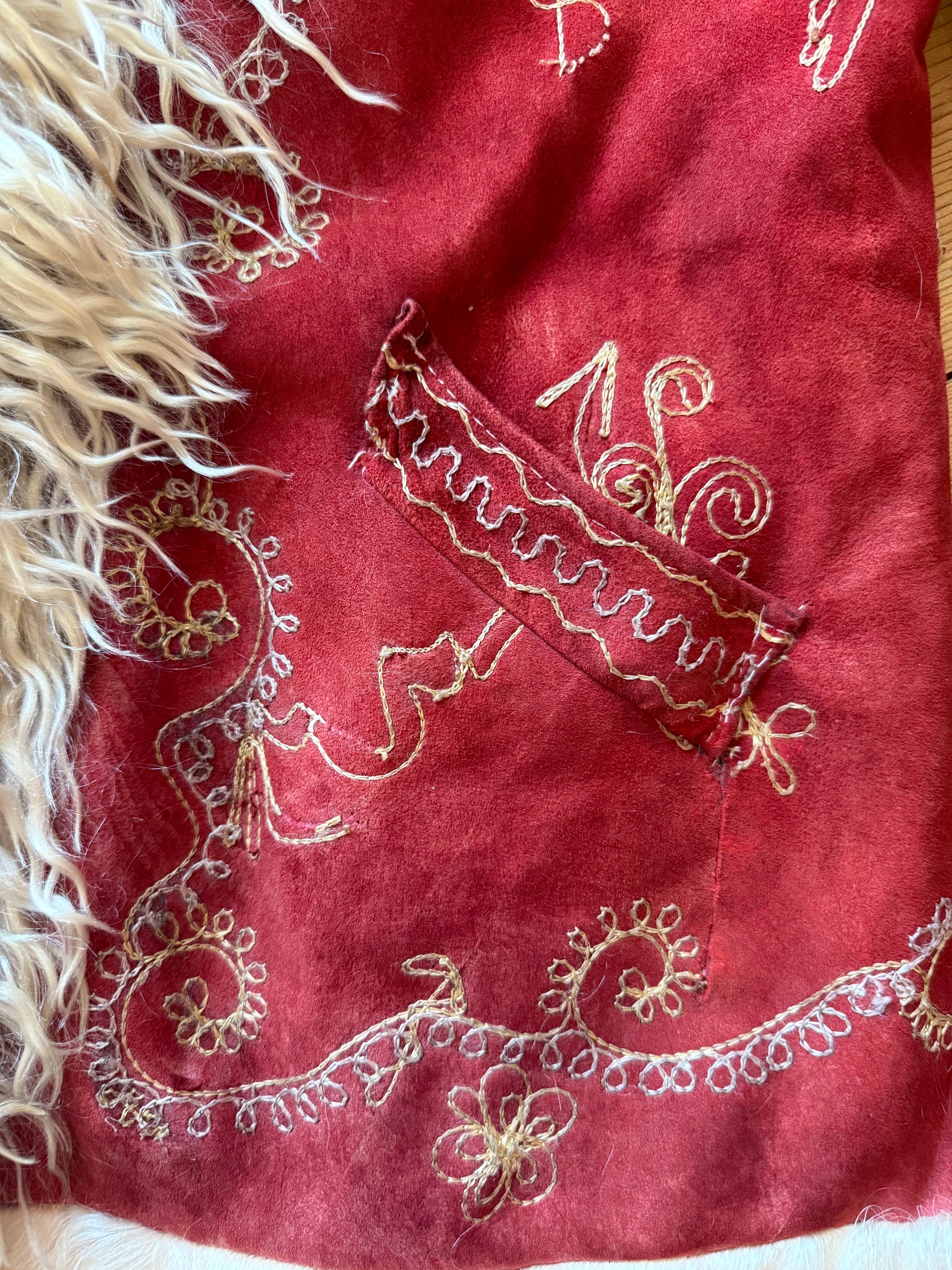 Seltener Penny Lane Mantel aus afghanischem Wildleder und Lammfell aus den 1960er Jahren – Tomatenrot mit cremefarbenen Besätzen