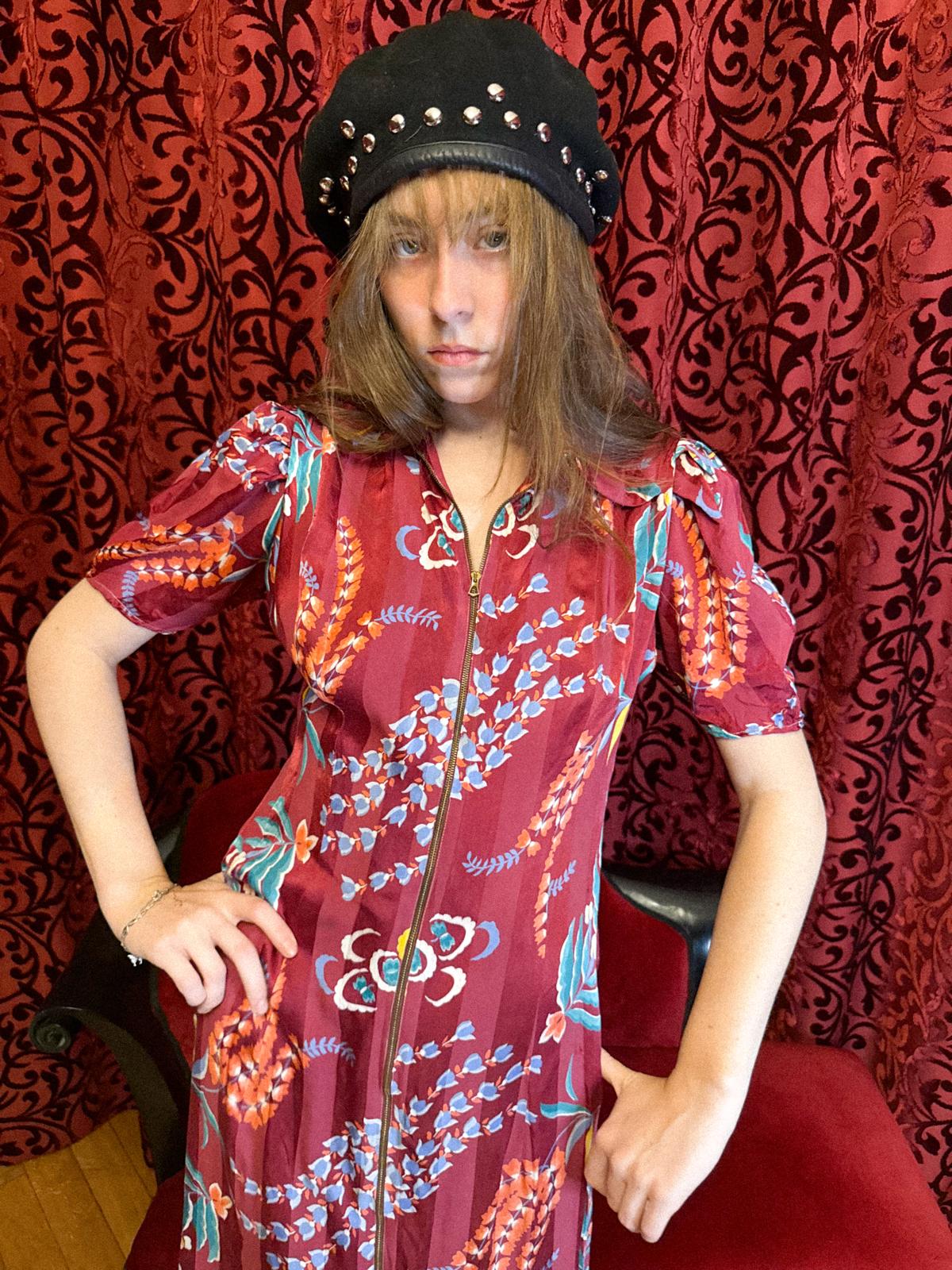 Hauskleid aus Satin mit Reißverschluss aus den 1940er Jahren