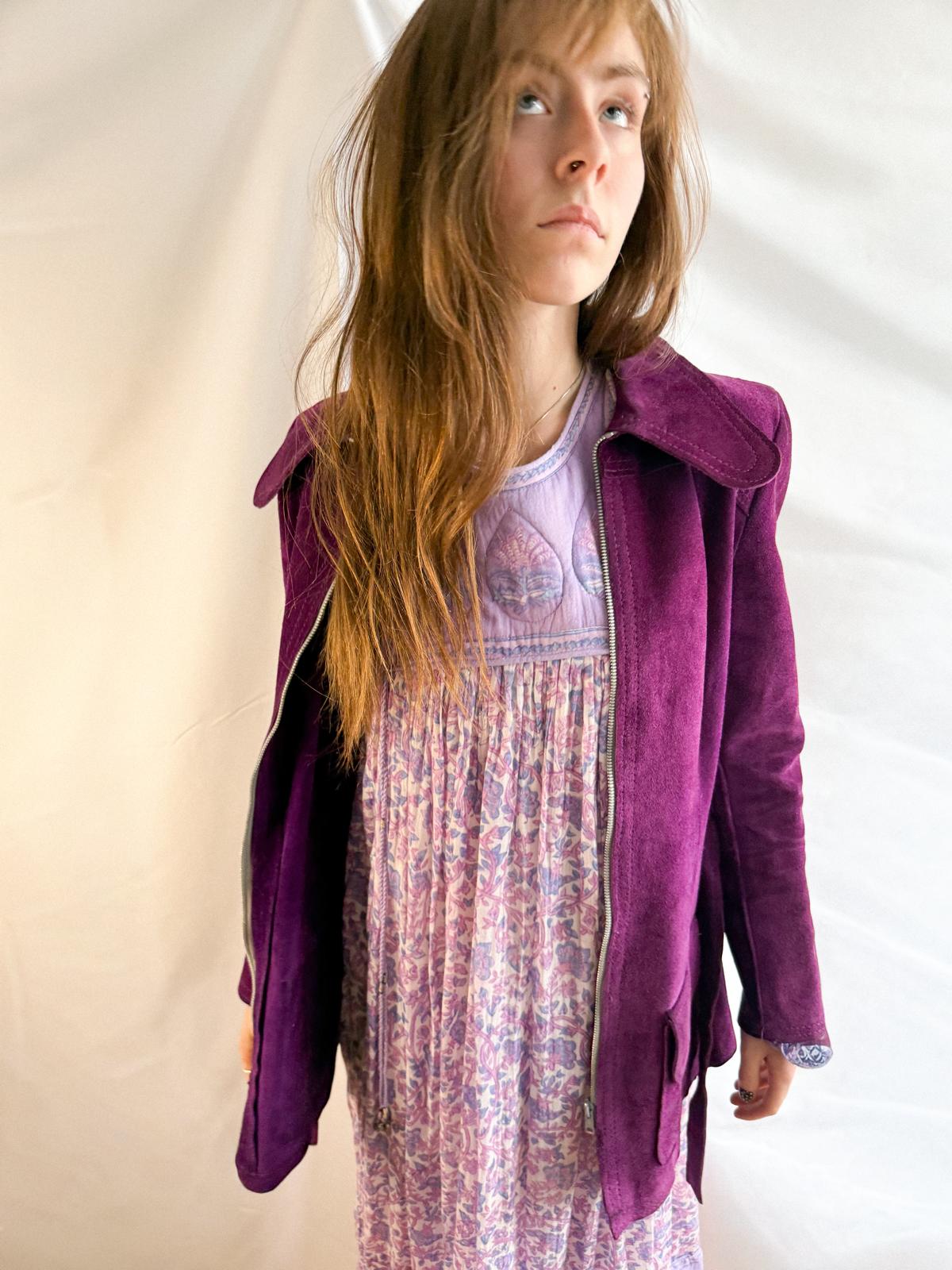 Royal Amethyst Wildlederjacke aus den 1970er Jahren mit Dolchkragen