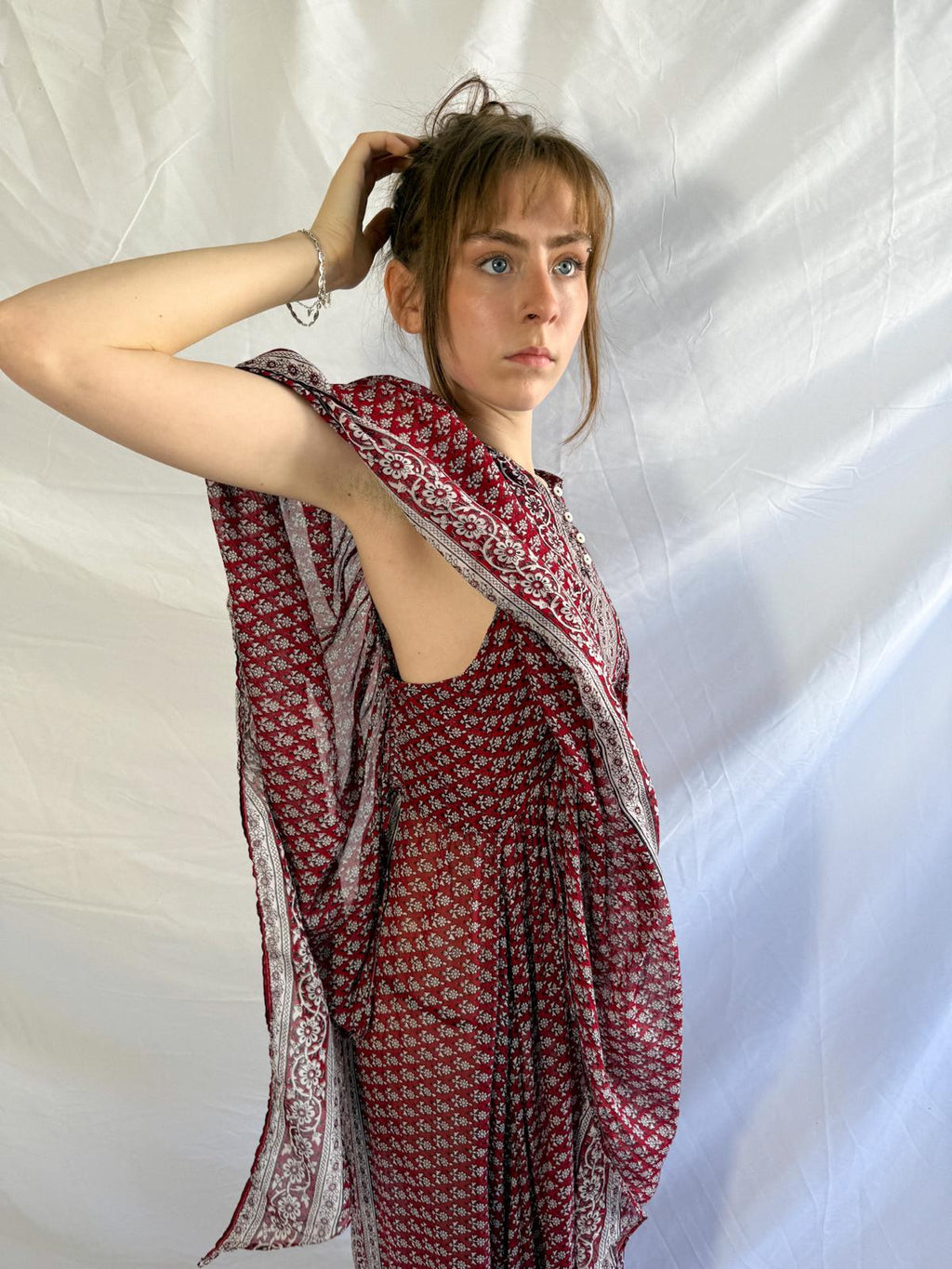 1970er Jahre Baumwollgaze Kaftan Maxikleid mit Engelsflügelärmeln – Unetikettiert Ayesha Davar