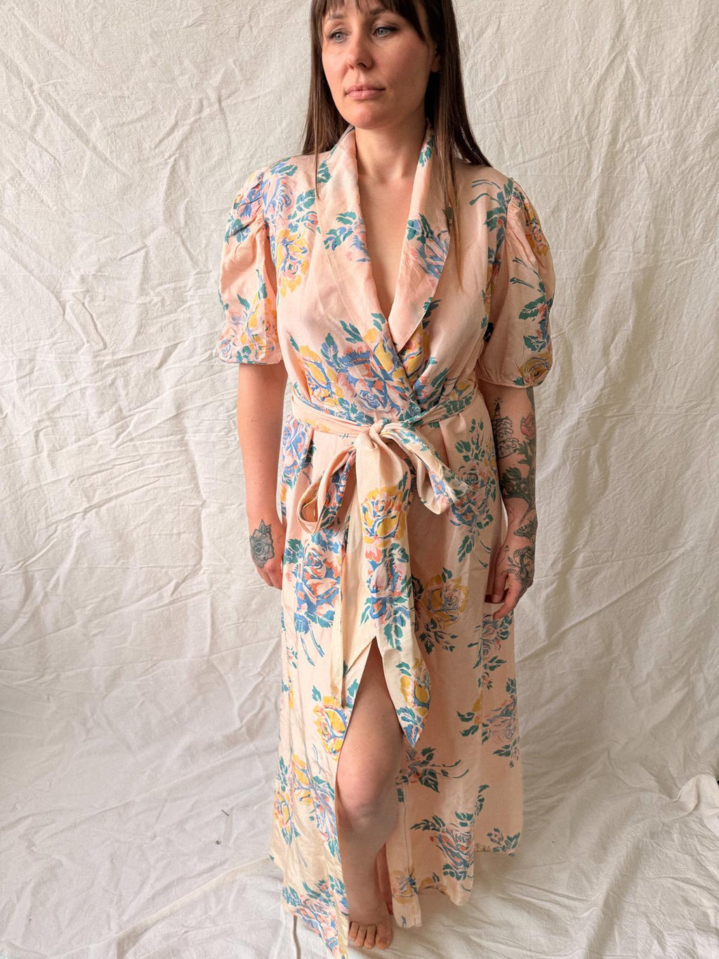 1930s Floral Rayon Taffeta Hostess Gown / Housecoat