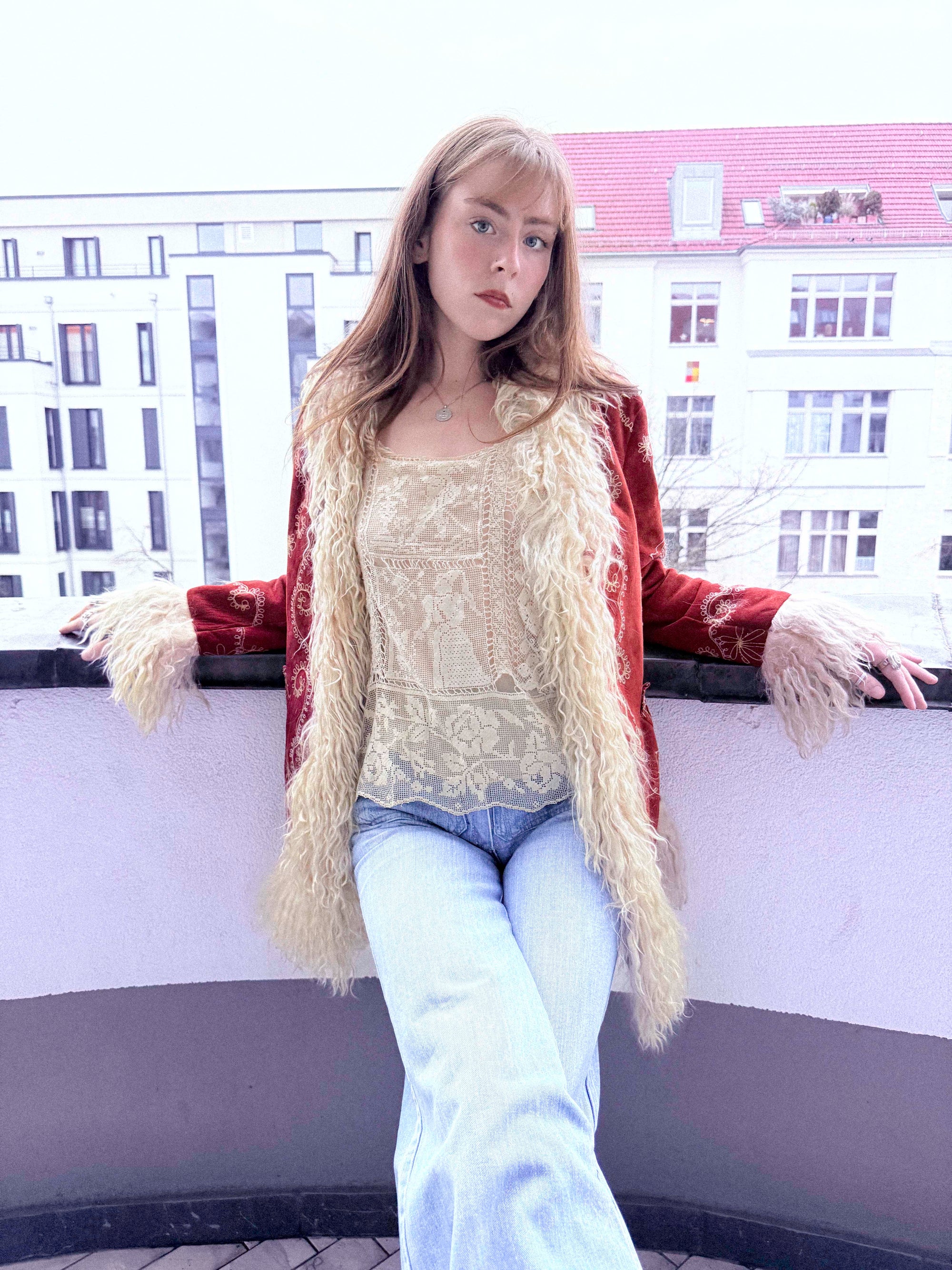 Seltener Penny Lane Mantel aus afghanischem Wildleder und Lammfell aus den 1960er Jahren – Tomatenrot mit cremefarbenen Besätzen