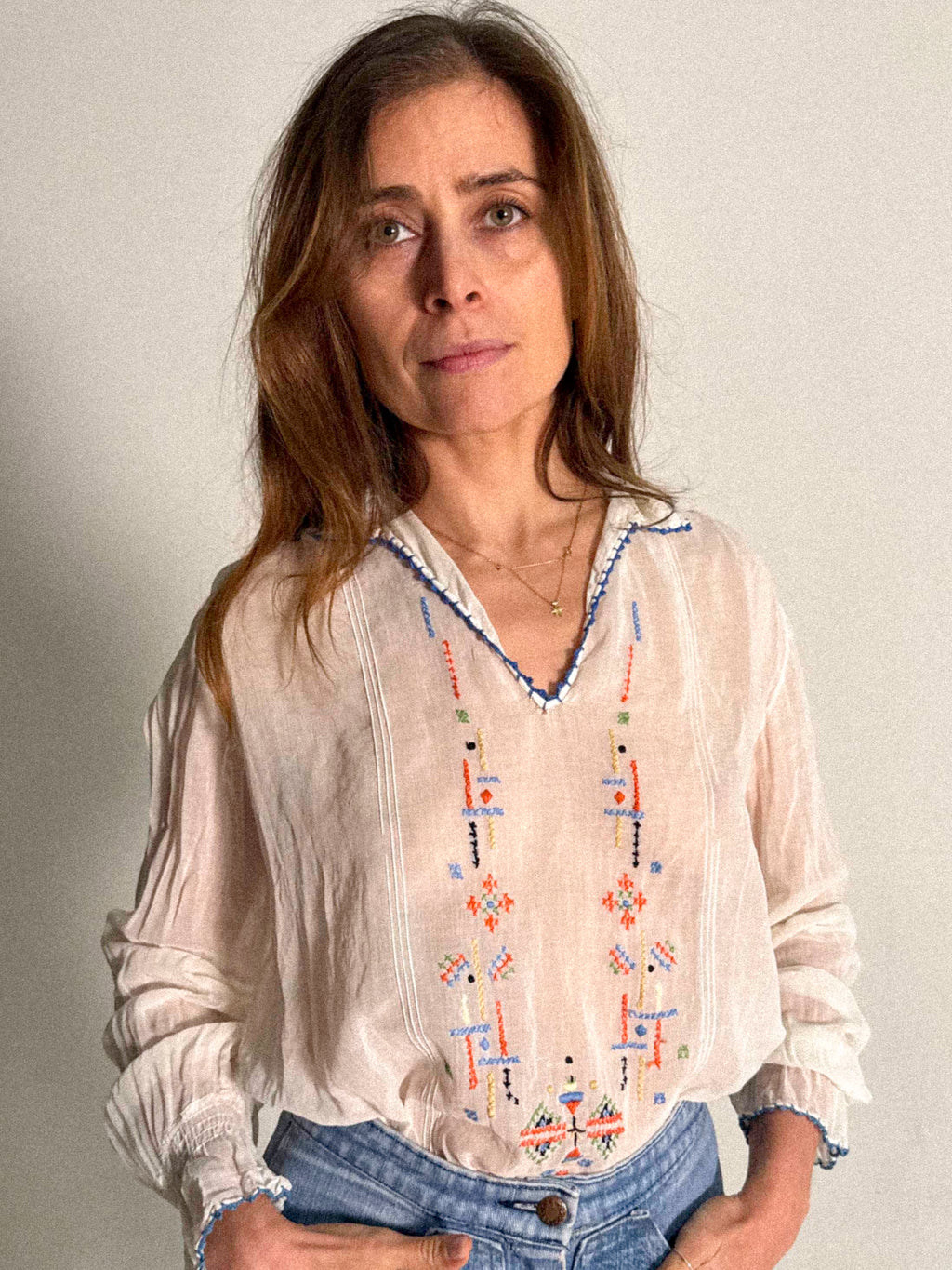 Bestickte Baumwollgaze-Bluse aus den 1930er-Jahren