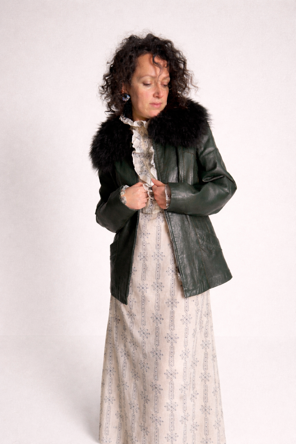 Lange kieferngrüne Lederjacke aus den 1970er-Jahren mit Pelzkragen