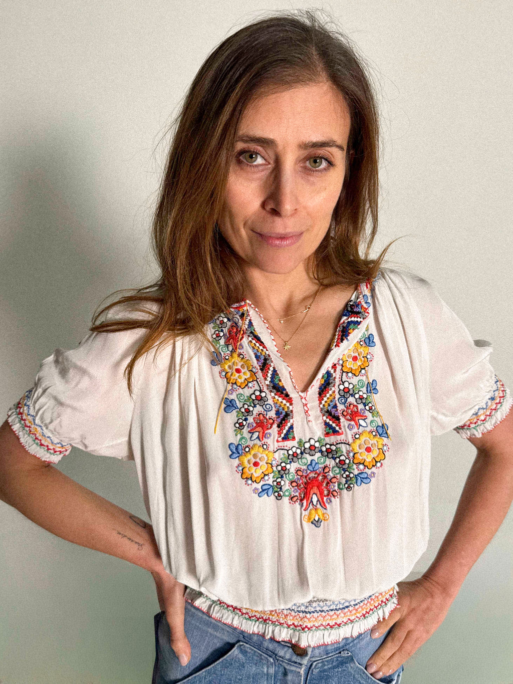 Ungarische Bluse mit Stickerei aus den 1930er Jahren