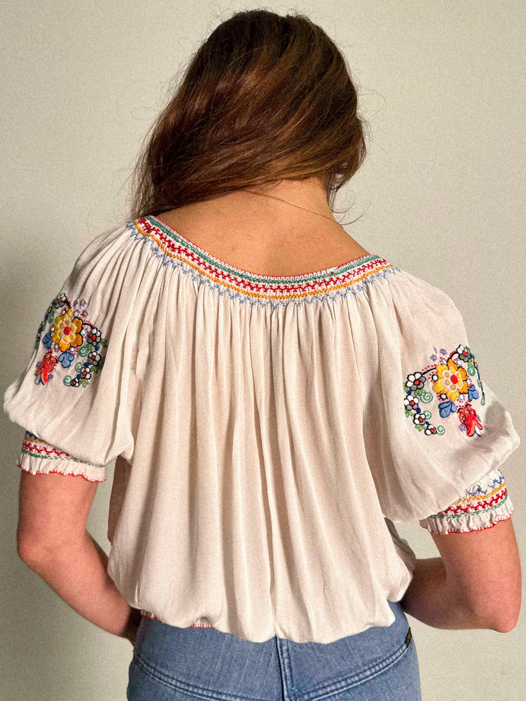 Ungarische Bluse mit Stickerei aus den 1930er Jahren