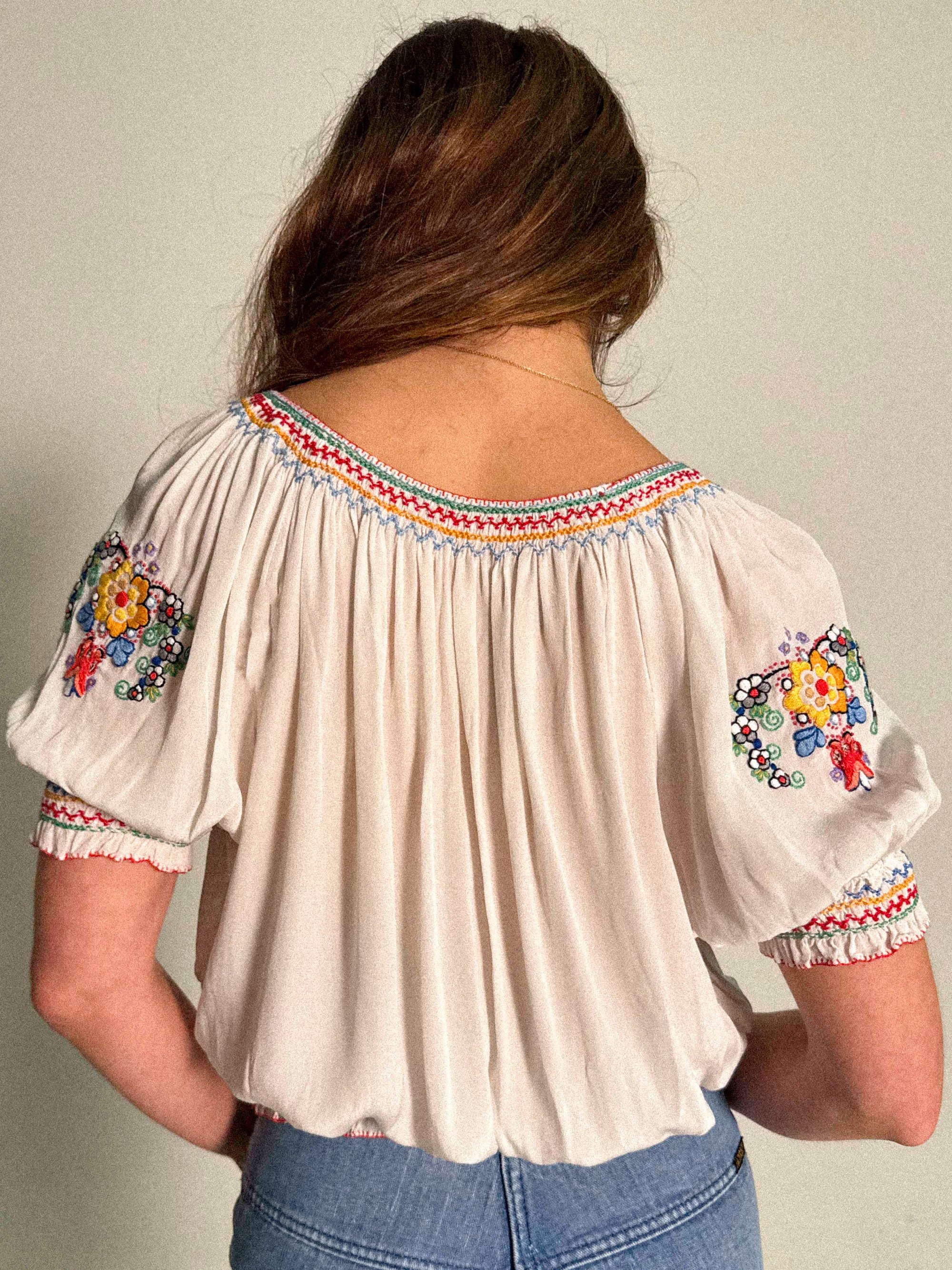 Ungarische Bluse mit Stickerei aus den 1930er Jahren