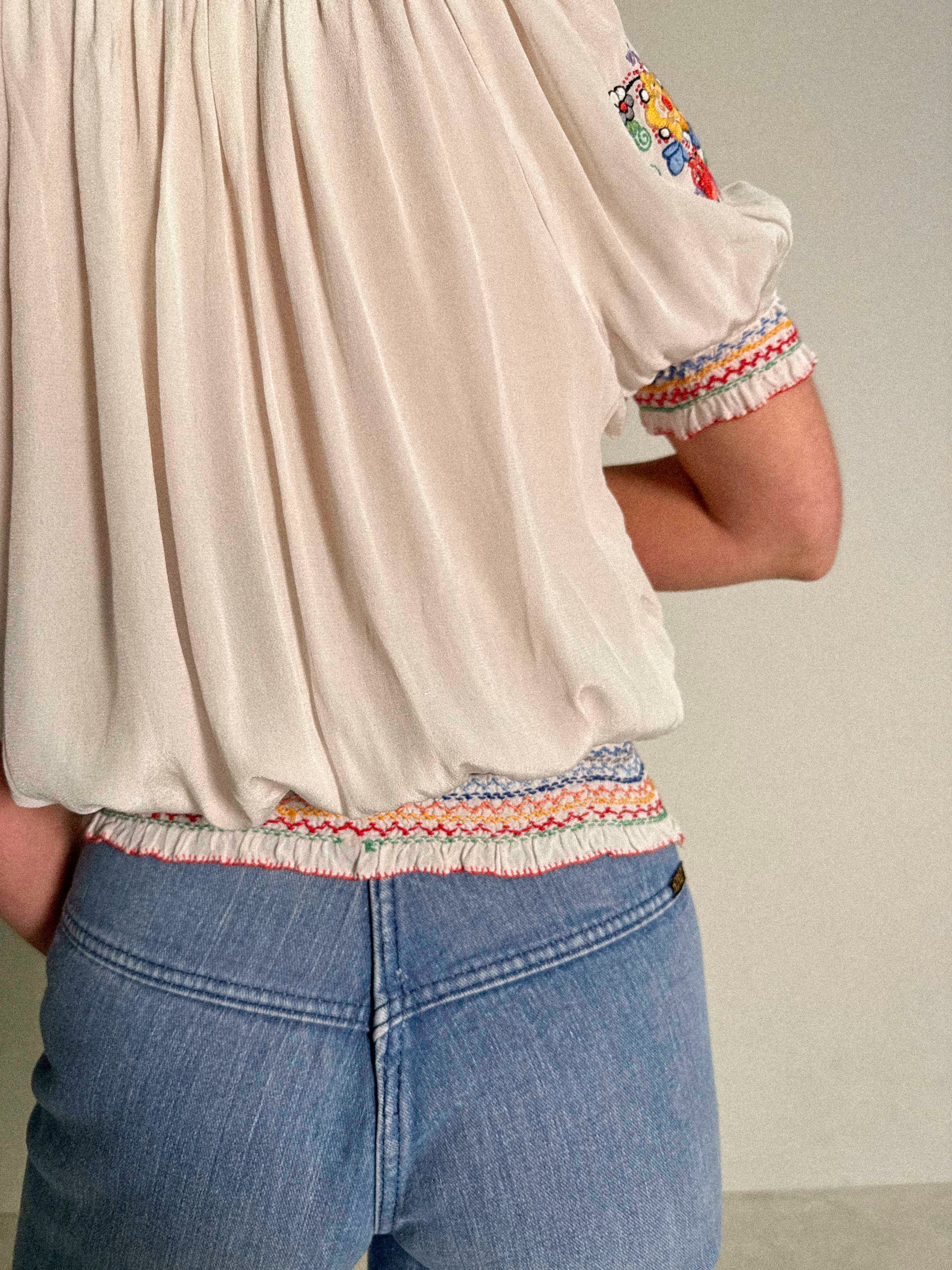 Ungarische Bluse mit Stickerei aus den 1930er Jahren