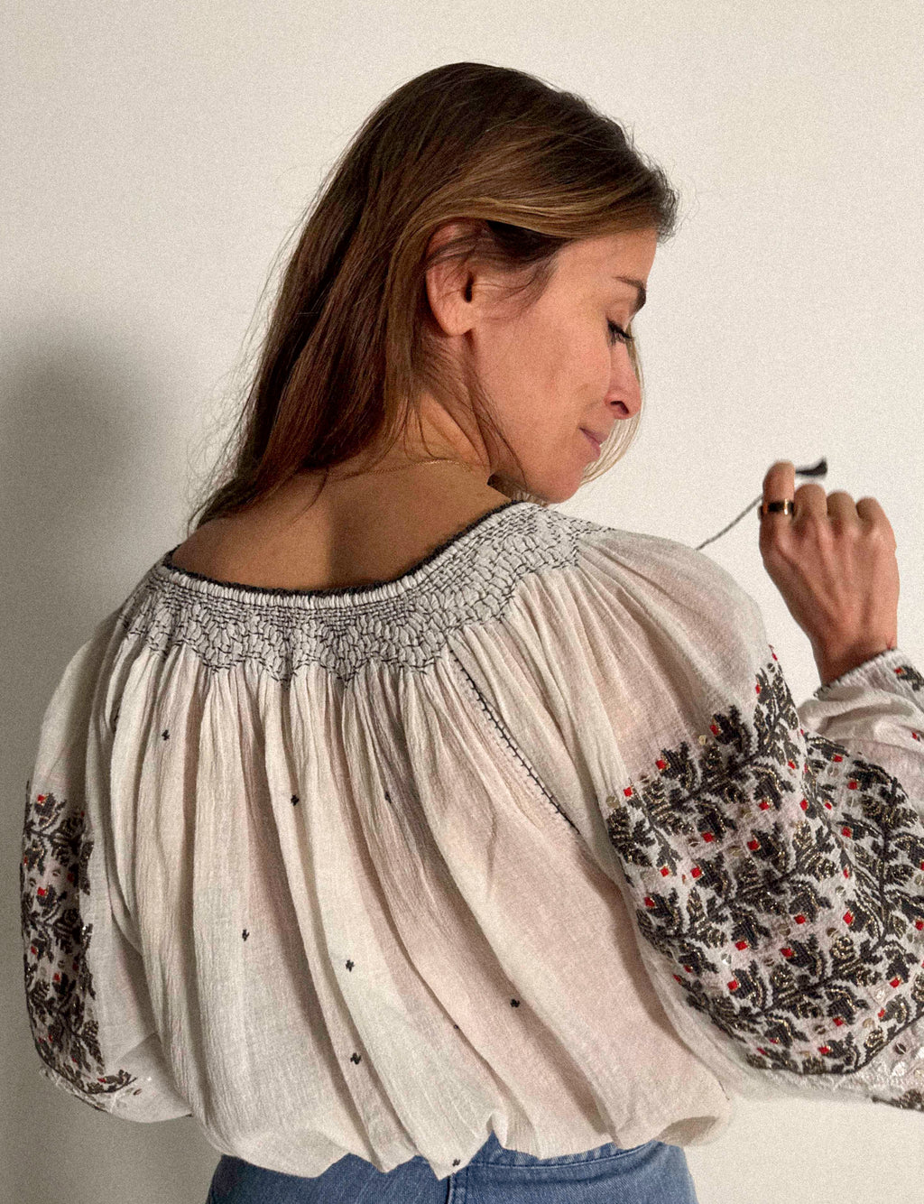 Osteuropäische Bluse aus den 1930er-40er Jahren (Käsestoff)