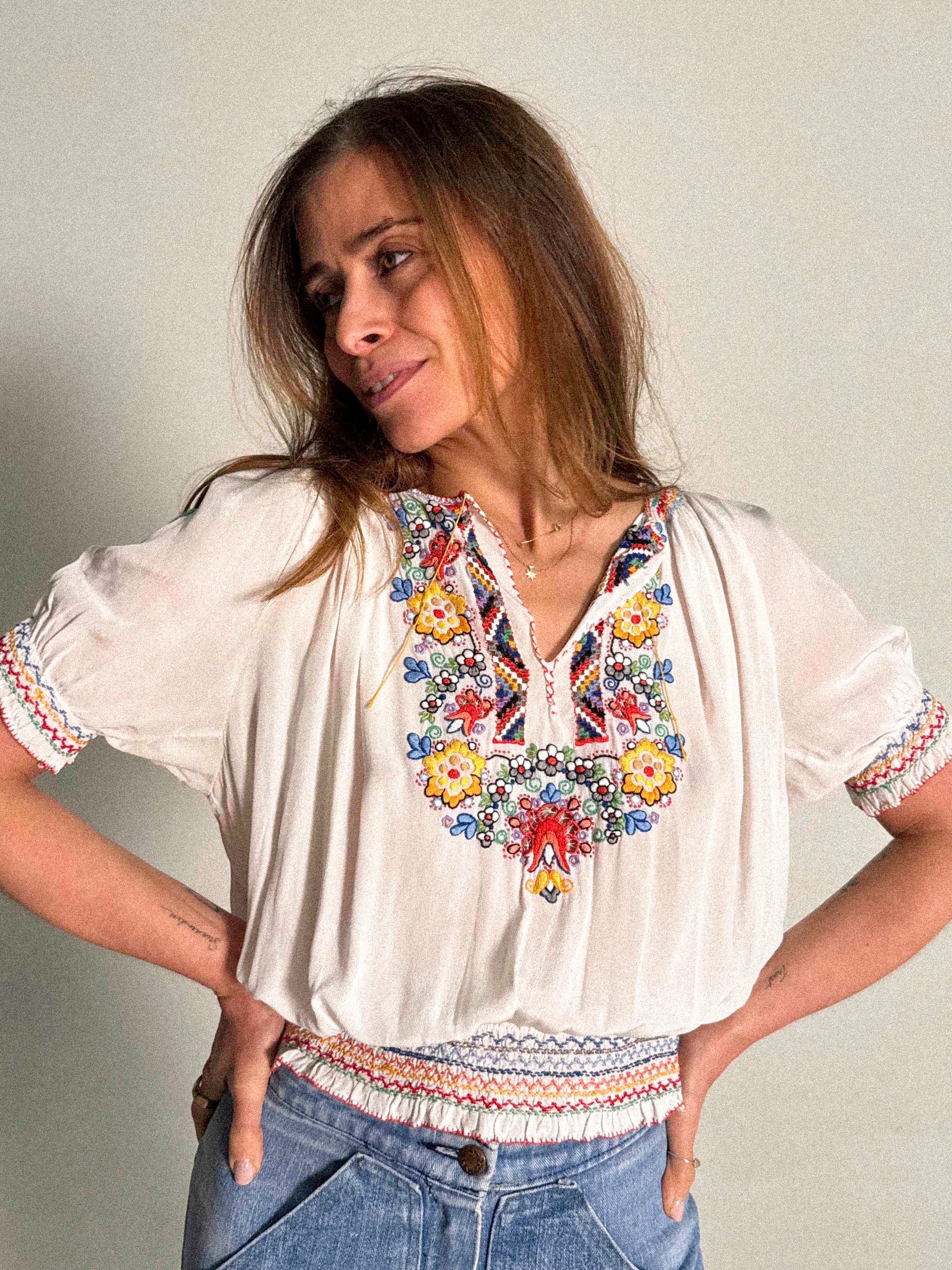 Ungarische Bluse mit Stickerei aus den 1930er Jahren