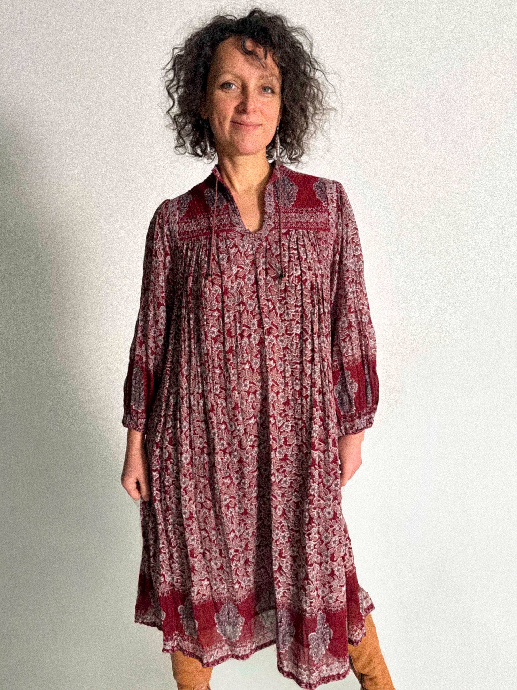 Rotes indisches Baumwollgaze-Kleid aus den 1970er-Jahren von Wings mit gesteppter Passe