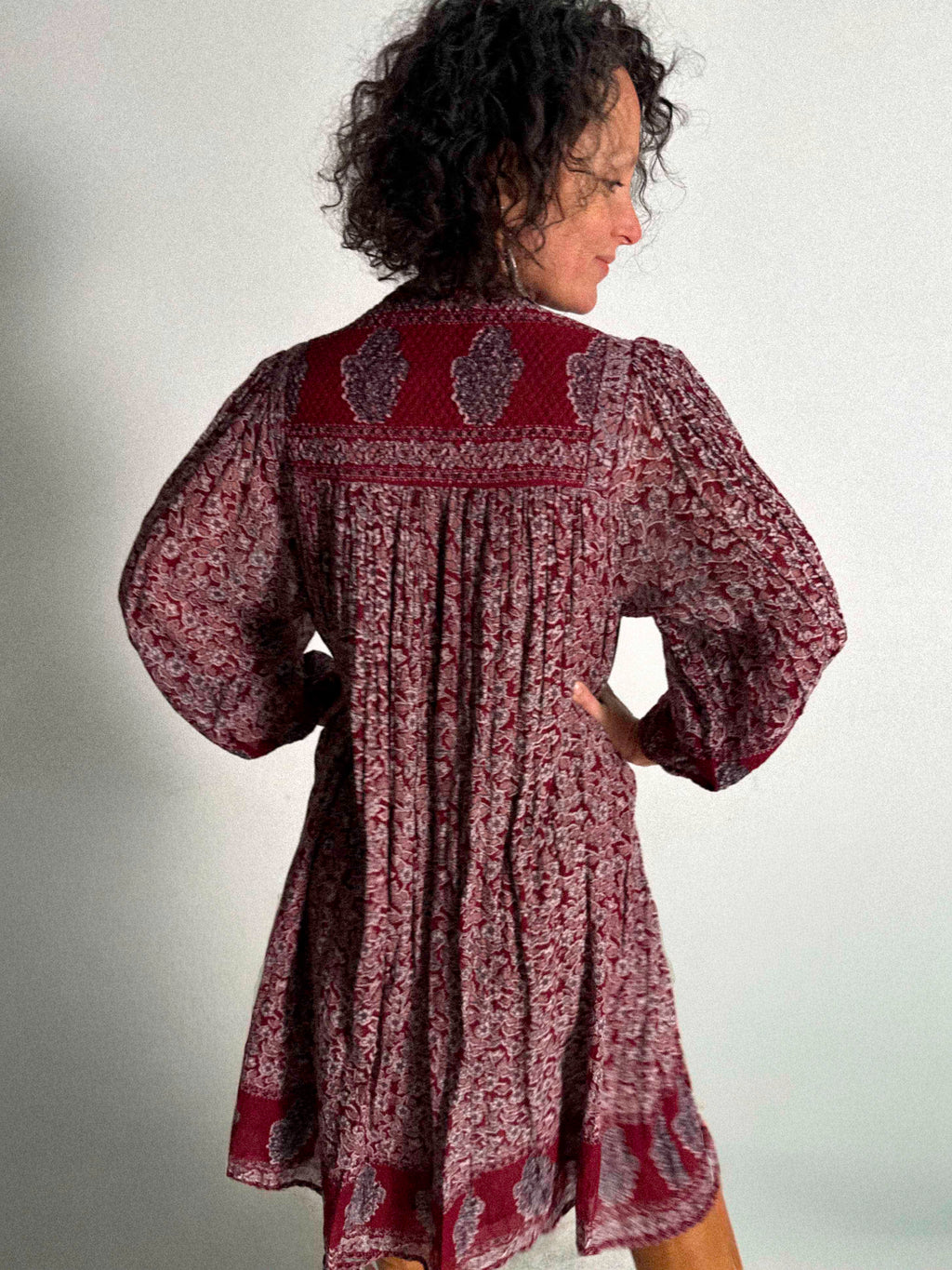 Rotes indisches Baumwollgaze-Kleid aus den 1970er-Jahren von Wings mit gesteppter Passe