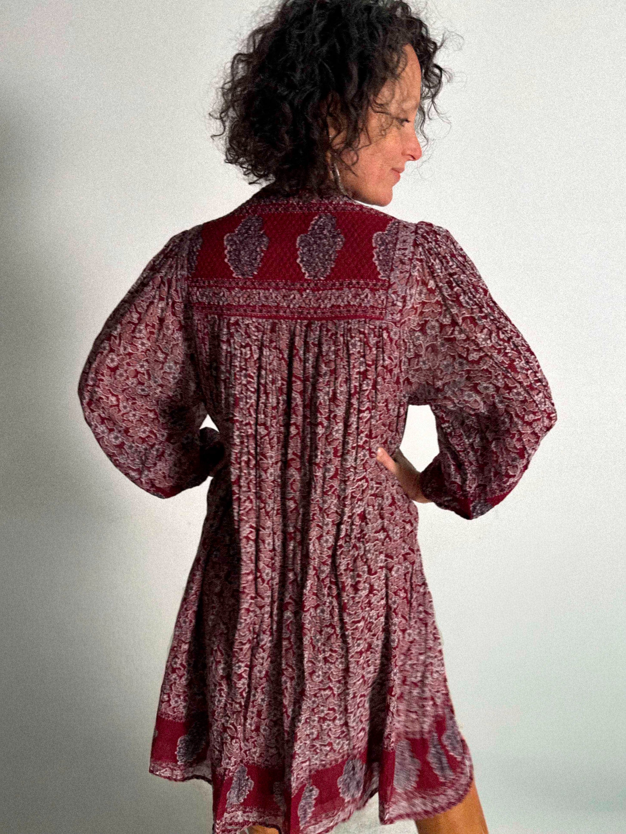 Rotes indisches Baumwollgaze-Kleid aus den 1970er-Jahren von Wings mit gesteppter Passe