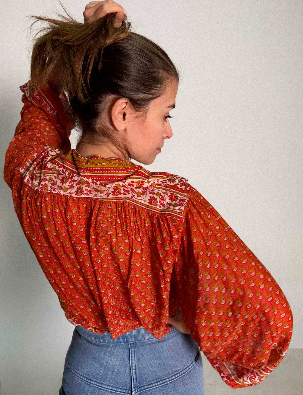 Baumwollgazebluse mit Kragen aus den 1970er Jahren