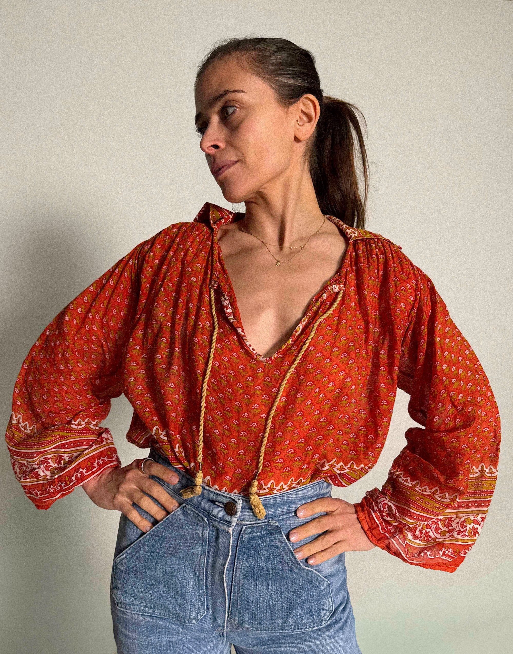 Baumwollgazebluse mit Kragen aus den 1970er Jahren