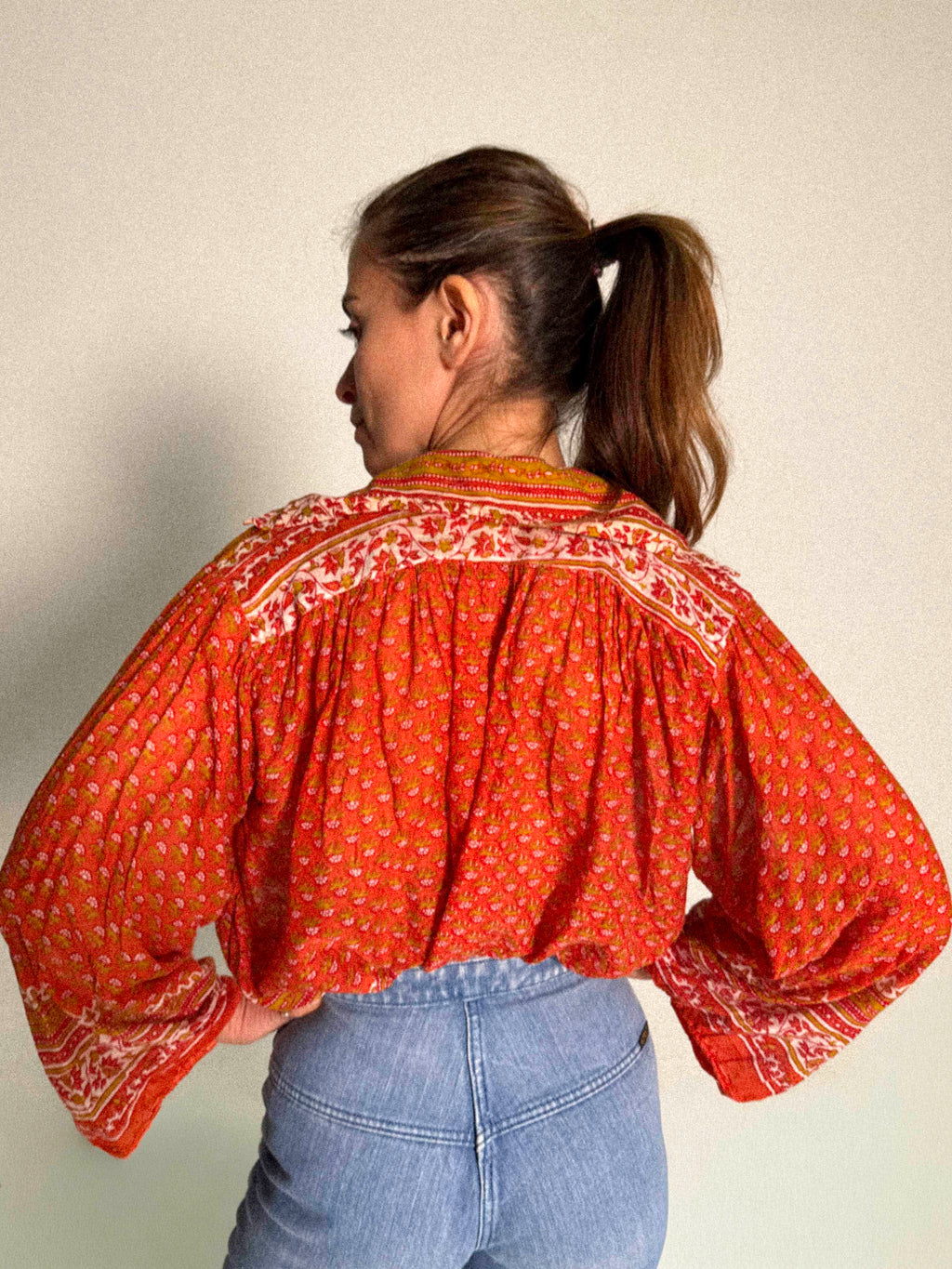 Baumwollgazebluse mit Kragen aus den 1970er Jahren