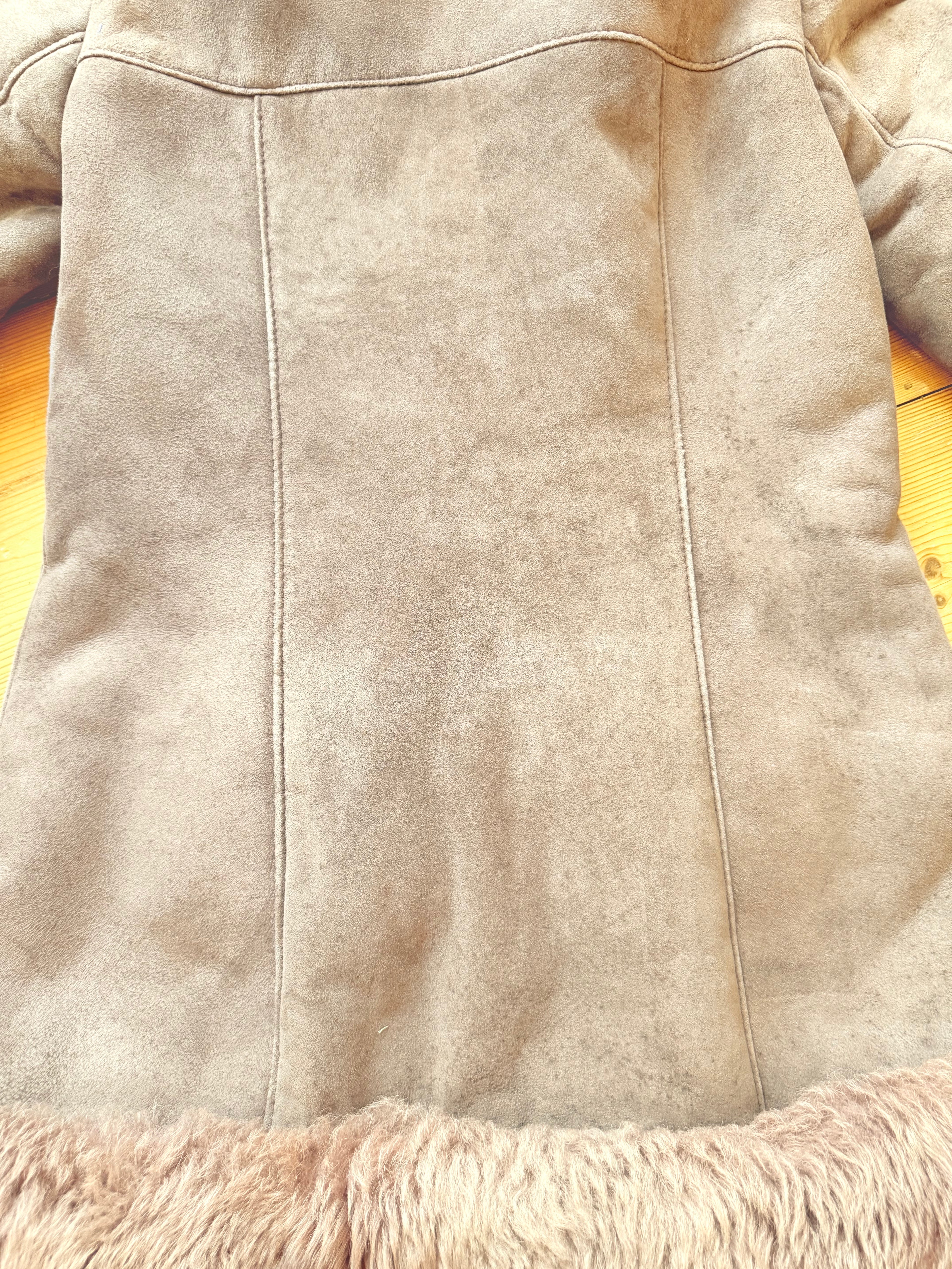 1970s Hooded Shearling Coat in Soft Chestnut / Mushroom Brown – Plush, Cuddly &amp; Exceptionally Warm
