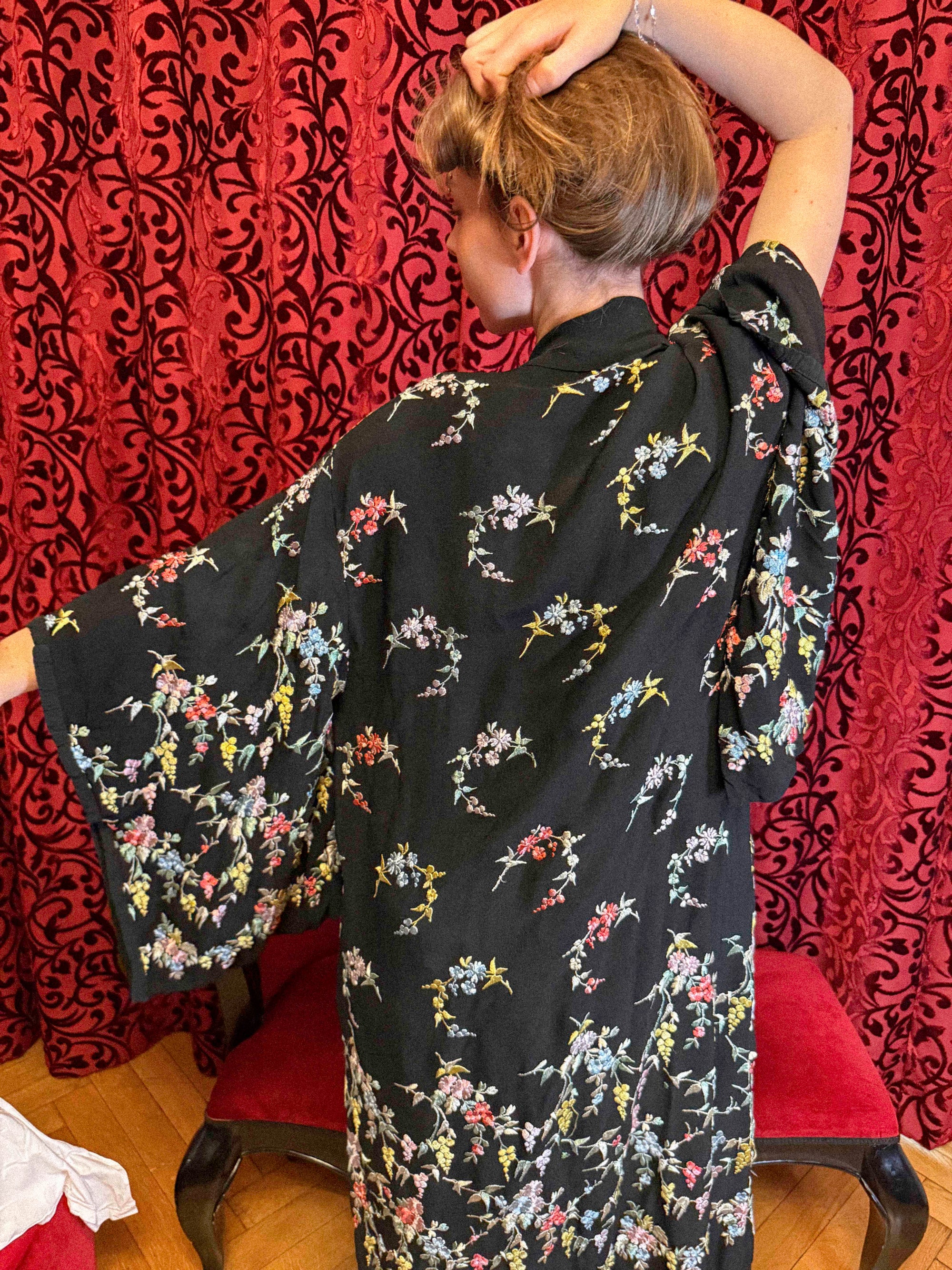 Antique 1920s Embroidered Blooms French Crepe Kimono Robe