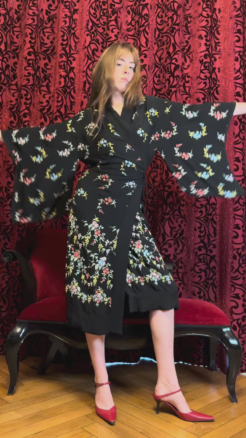 Antique 1920s Embroidered Blooms French Crepe Kimono Robe